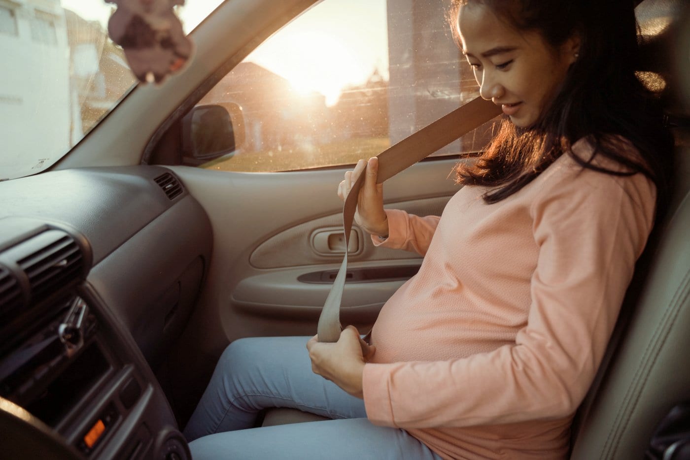 How to wear a car seat belt during pregnancy
